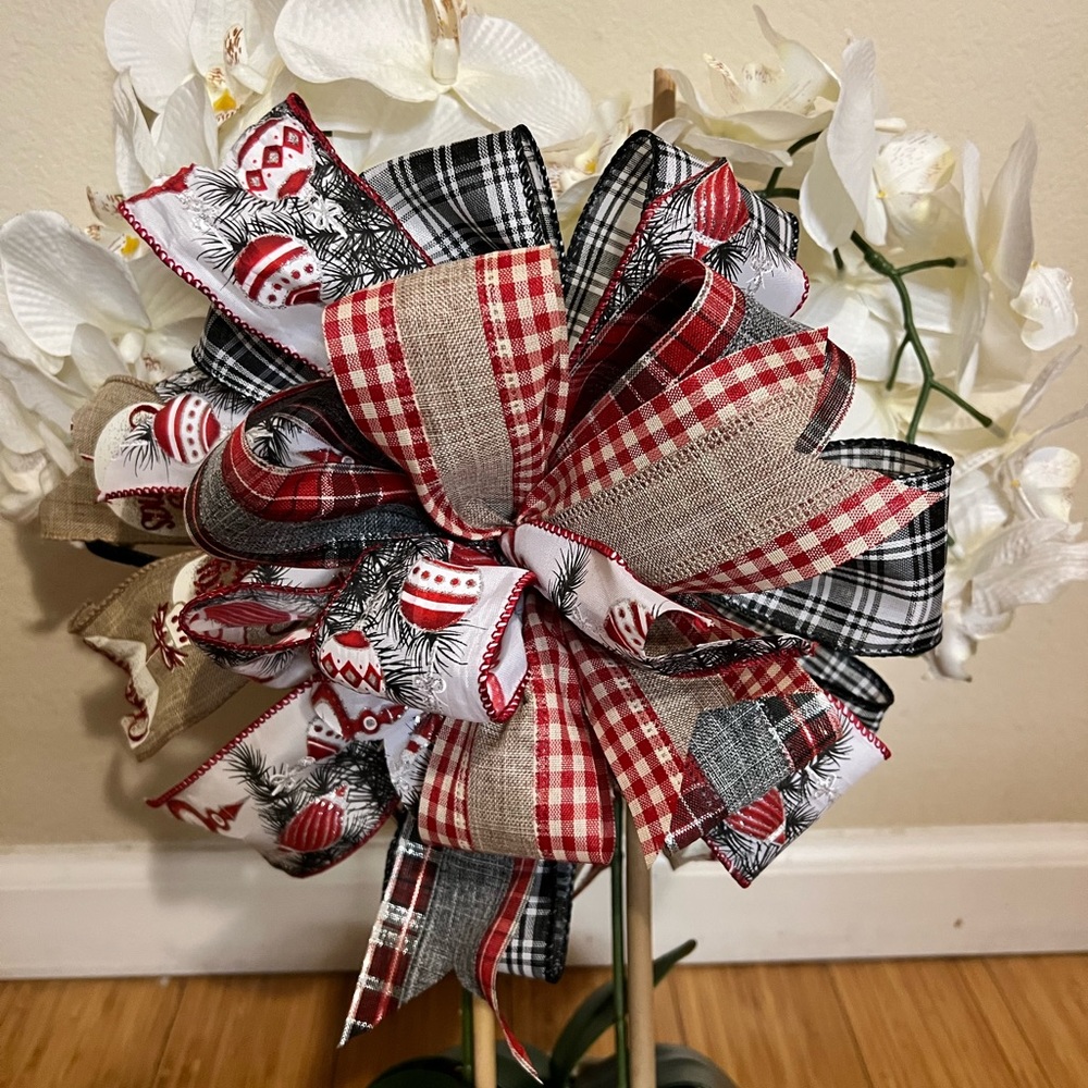 Tree topper bow